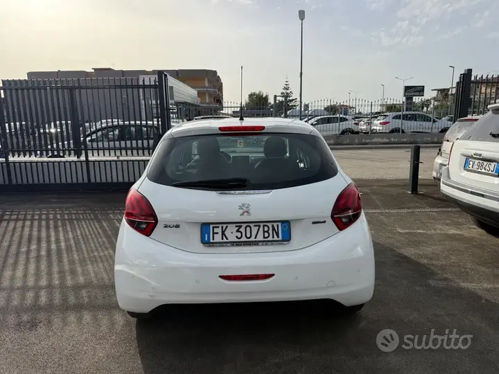 Peugeot 208 2017 photo 5