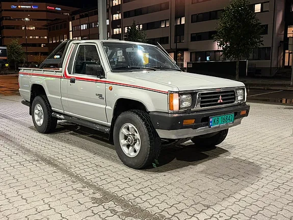Mitsubishi L200 1988 photo 4