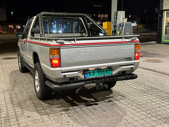 Mitsubishi L200 1988 photo 2