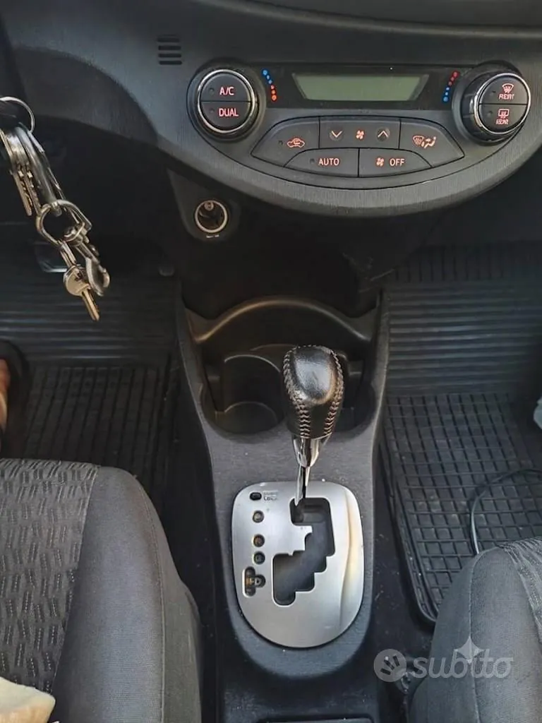 Toyota Yaris 2014 photo 4
