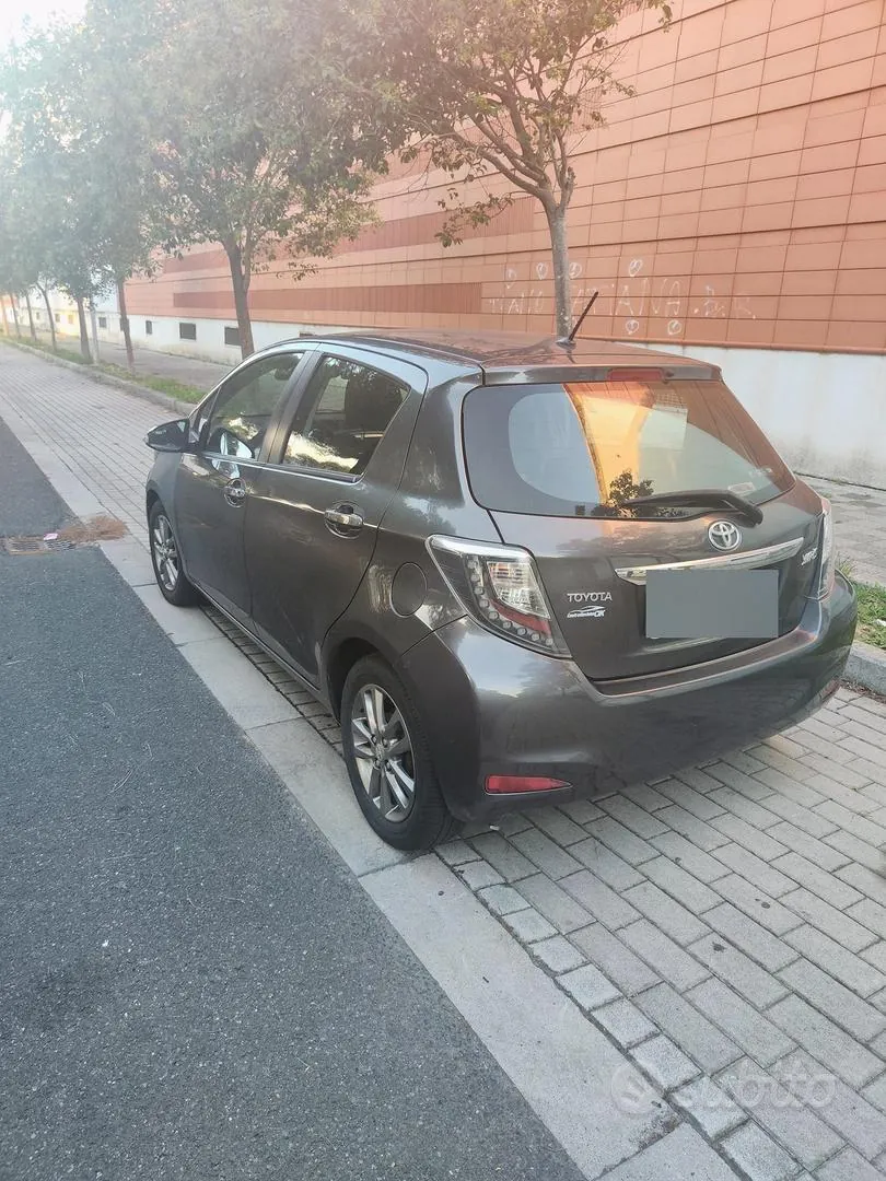 Toyota Yaris 2014 photo 2