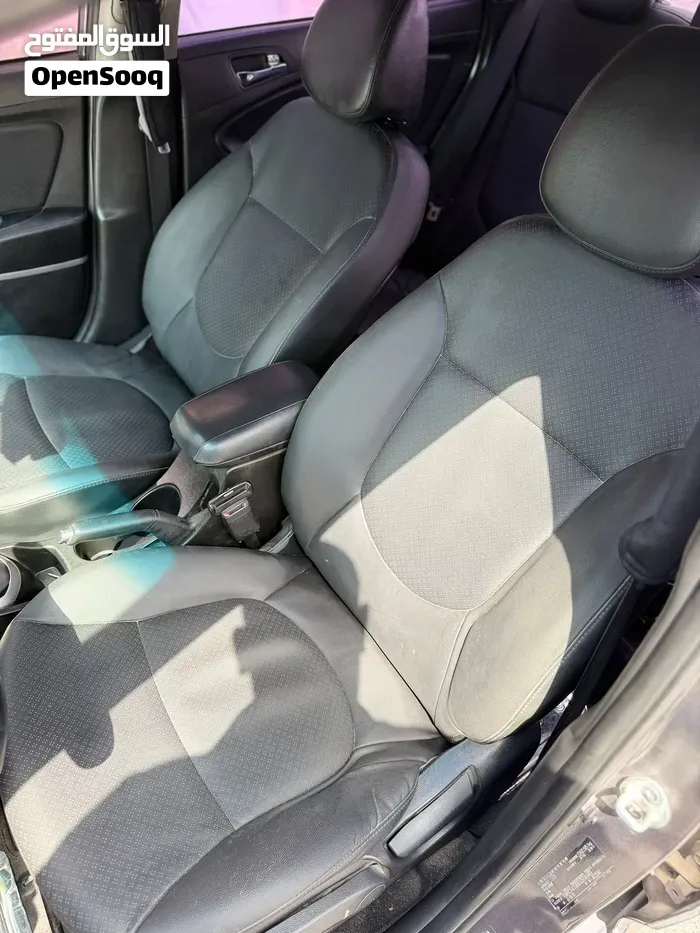 Hyundai Accent 2014 photo 4