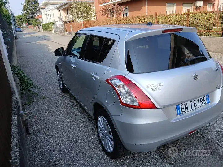 Suzuki Swift 2012 photo 4