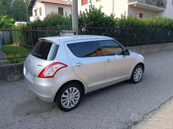 Suzuki Swift 2012 photo 3
