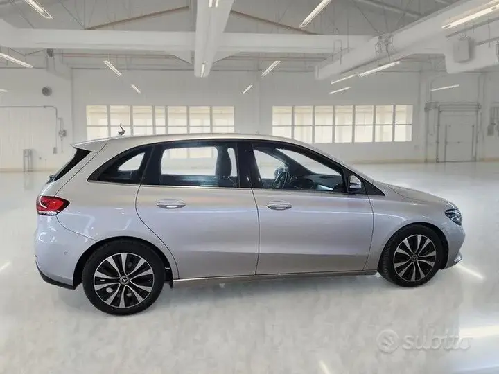 Mercedes-Benz B 180 2021 photo 3