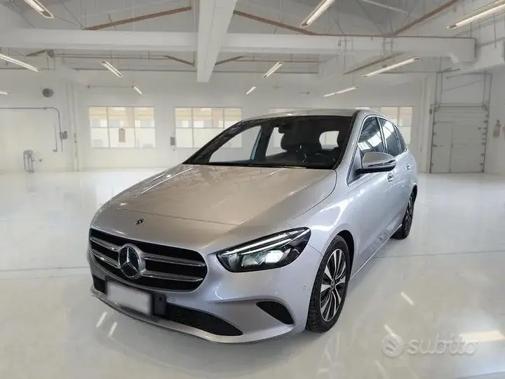 Mercedes-Benz B 180