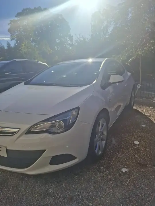 Vauxhall Astra Gtc 2014 photo 2