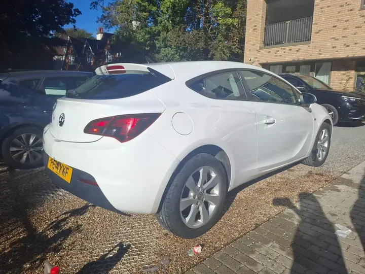 Vauxhall Astra Gtc 2014 photo 3