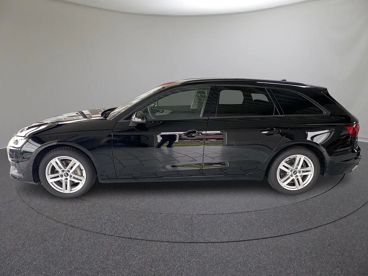 Audi A4 2022 photo 2