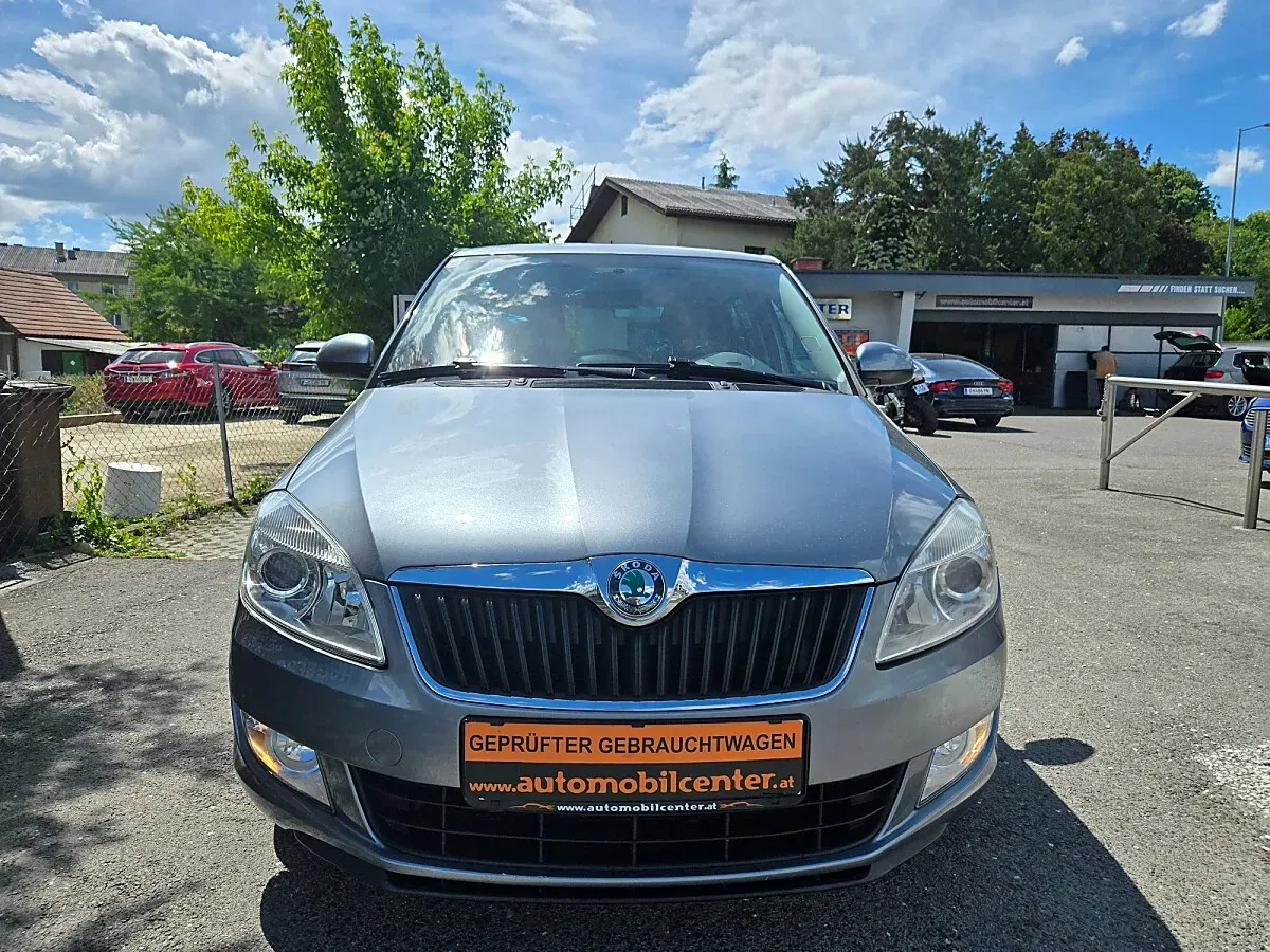 Skoda Fabia 2012 photo 2