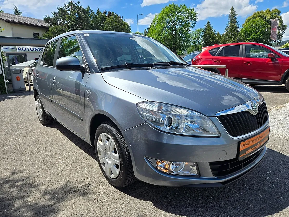 Skoda Fabia 2012 photo 3