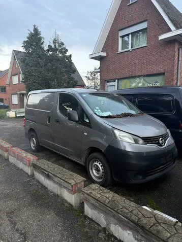 Nissan N200