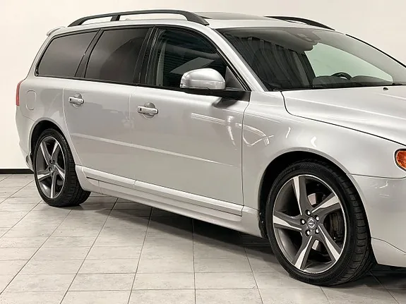 Volvo V70 2013 photo 2