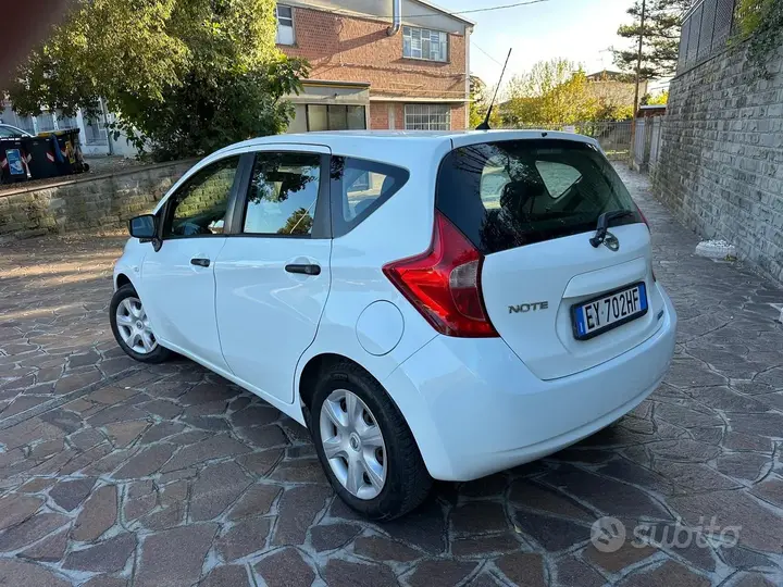 Nissan Note 2015 photo 2