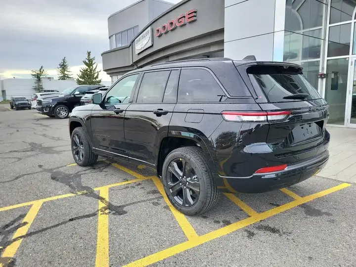 Jeep Grand Cherokee 2027 photo 2