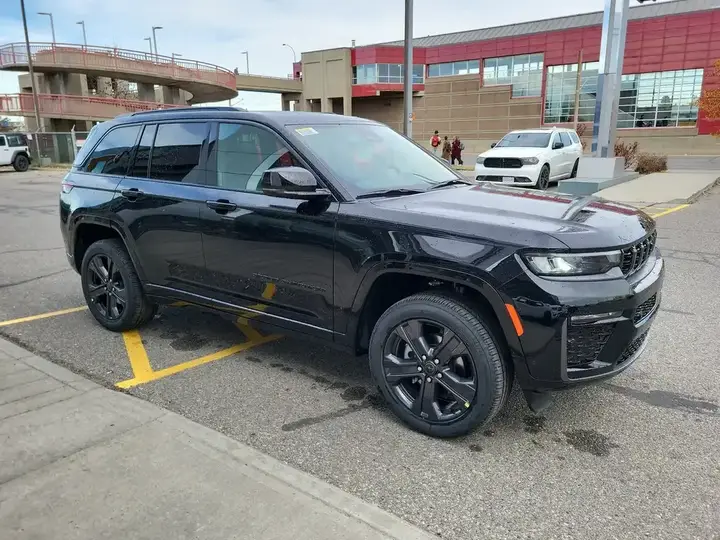 Jeep Grand Cherokee 2027 photo 5