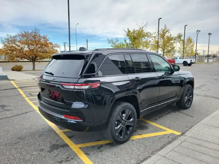 Jeep Grand Cherokee 2027 photo 4
