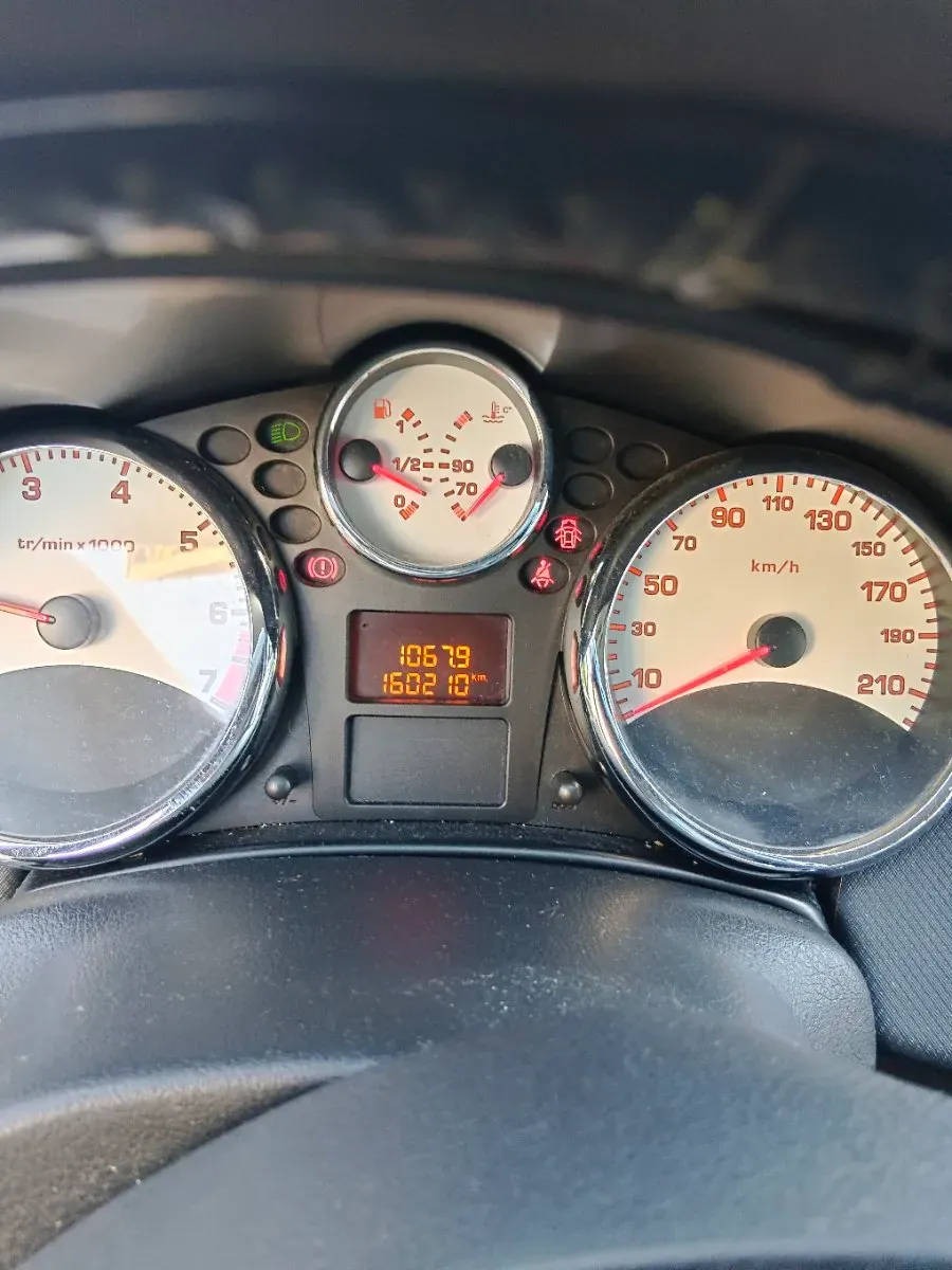 Peugeot 207 2011 photo 2
