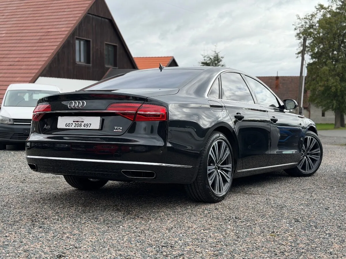 Audi A8 2014 photo 3