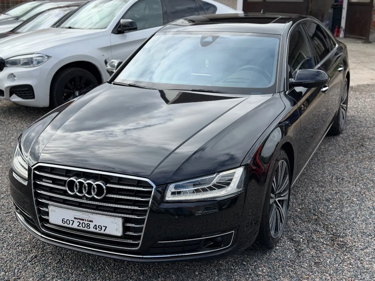 Audi A8 2014 photo 2