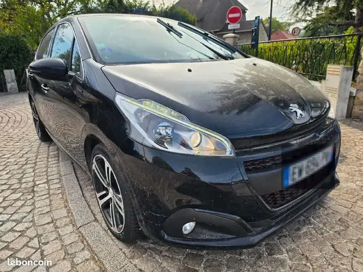 Peugeot 208 2018 photo 3