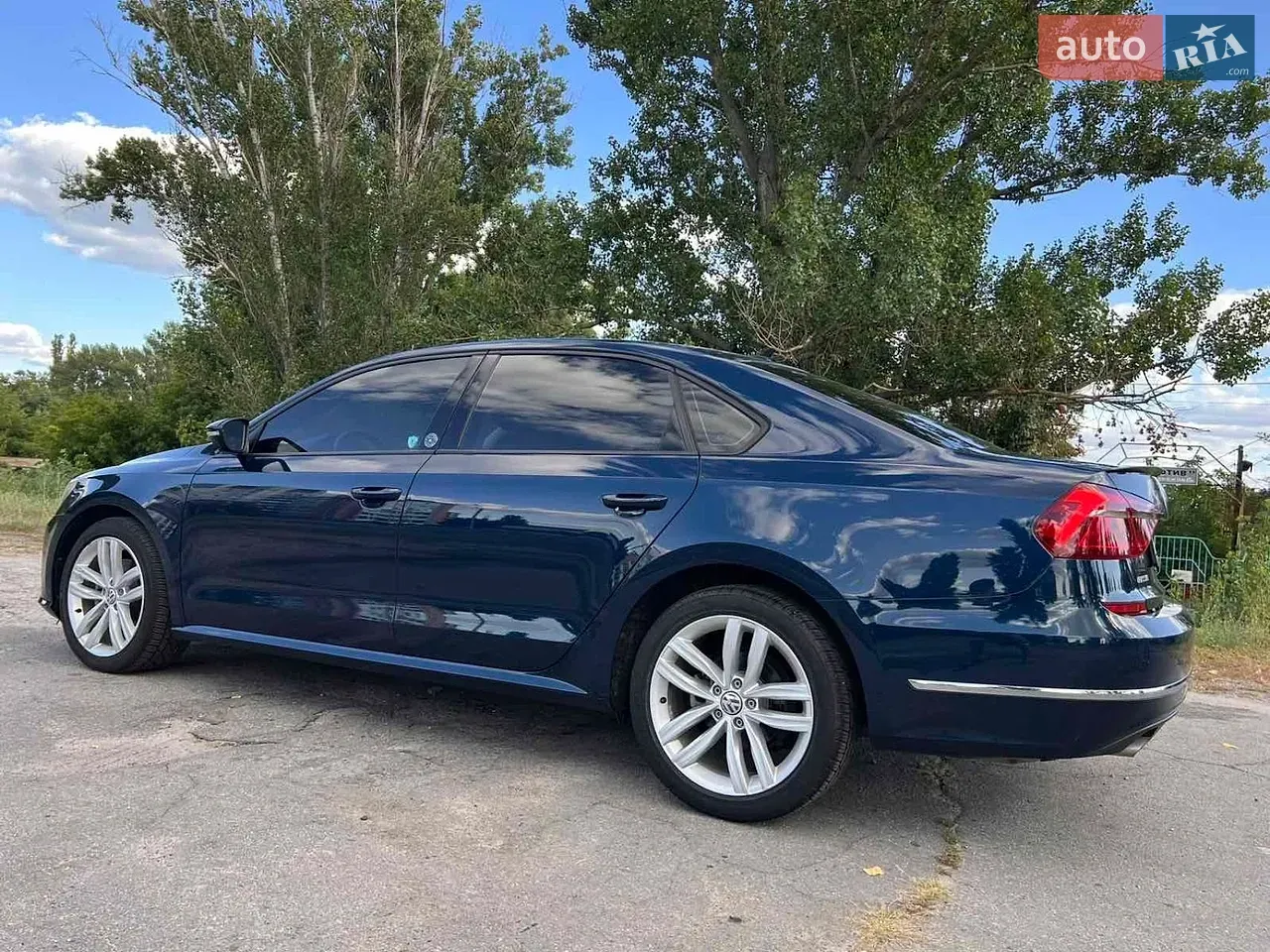 Volkswagen Passat 2018 photo 2