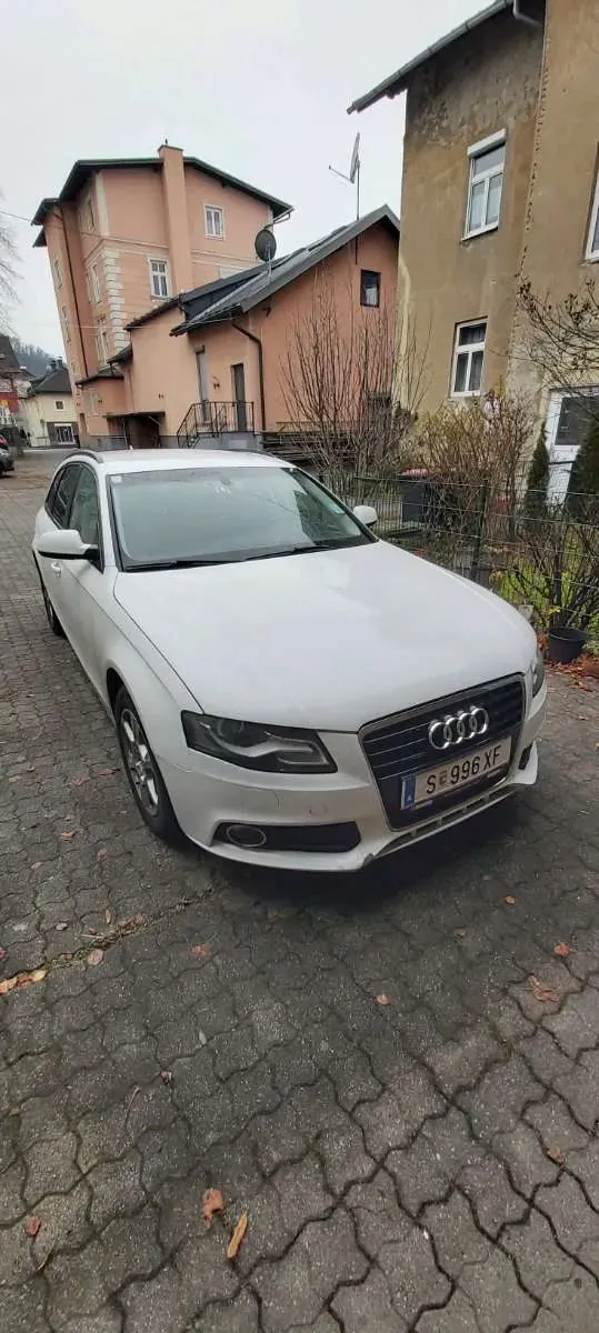 Audi A4 2011 photo 2