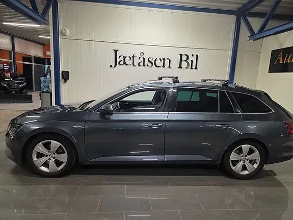 Skoda Superb 2017 photo 2