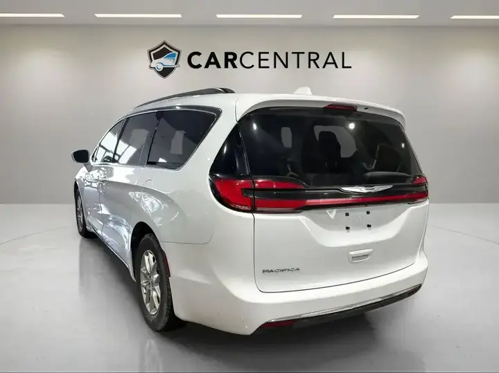 Chrysler Pacifica 2022 photo 3