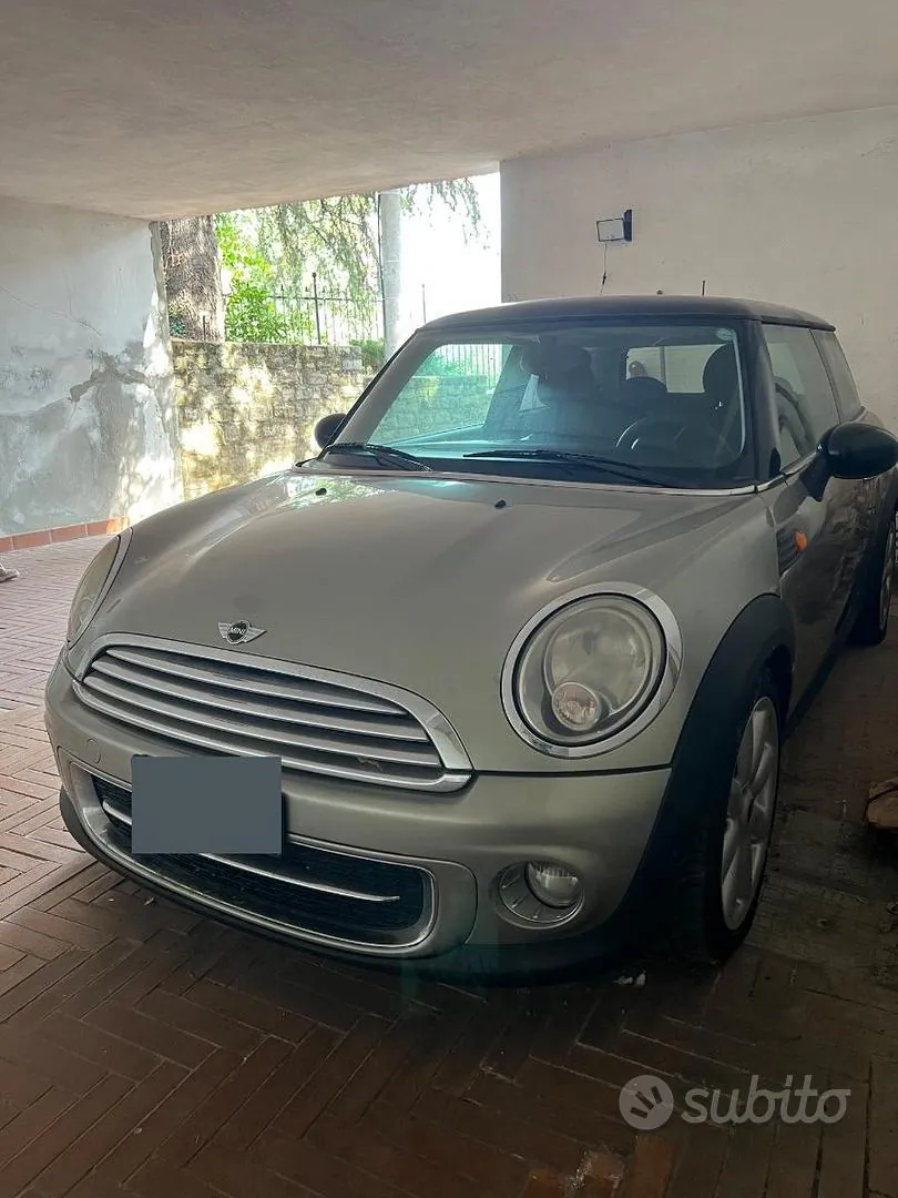 Mini Mini Cooper D 2010 photo 2