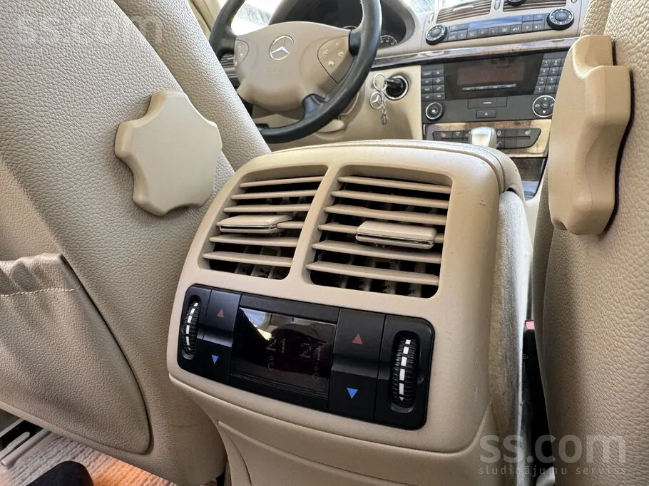 Mercedes-Benz E240 2003 photo 2