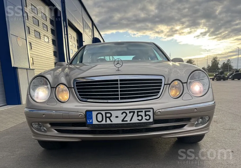 Mercedes-Benz E240