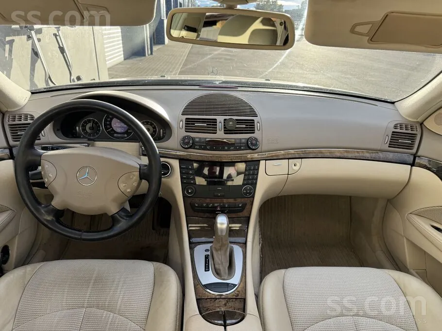 Mercedes-Benz E240 2003 photo 3