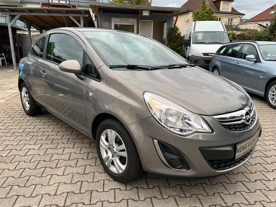 Opel Corsa D Satellite