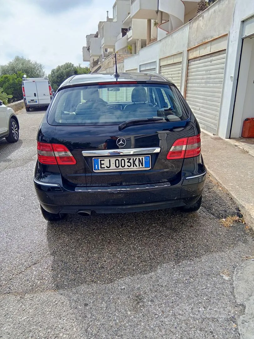 Mercedes-Benz B-Class 2011 photo 2