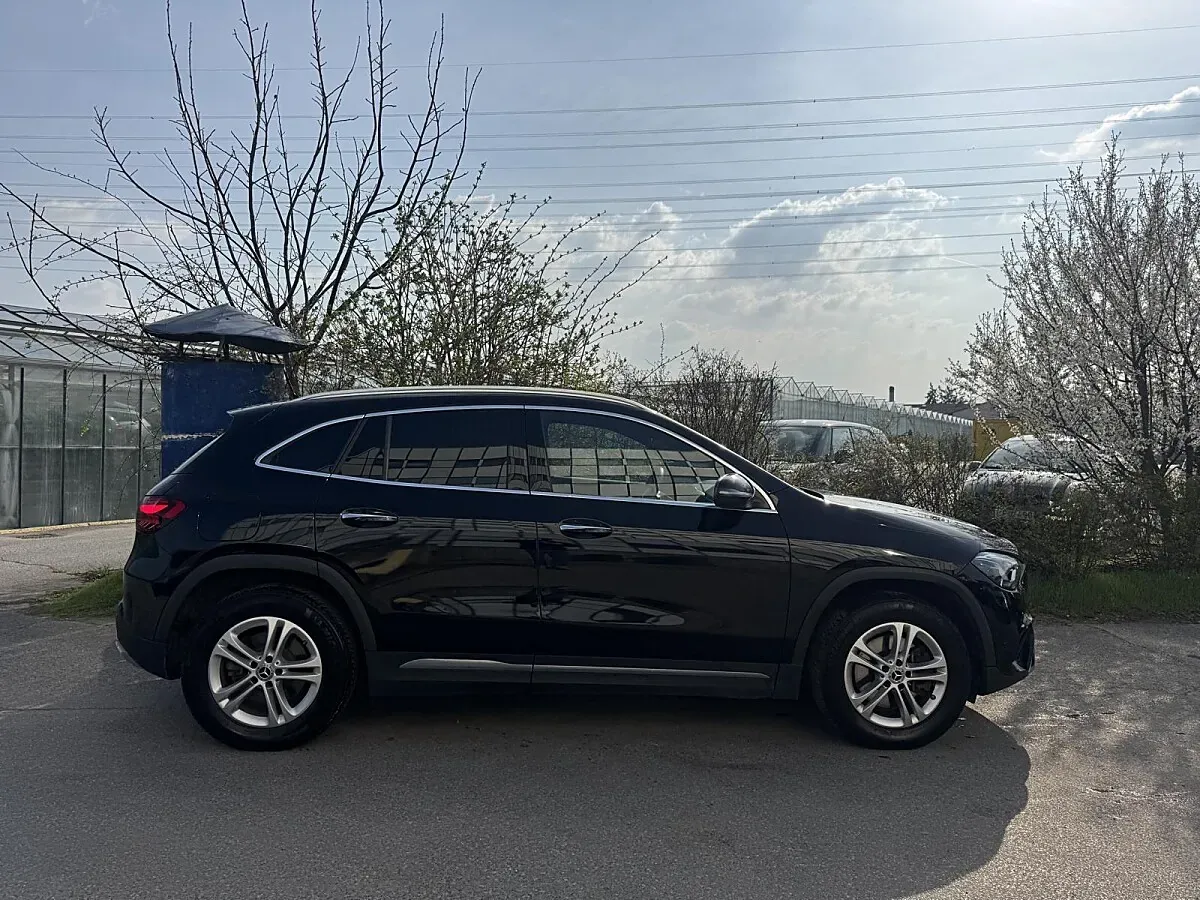 Mercedes-Benz Gla Class 2023 photo 2