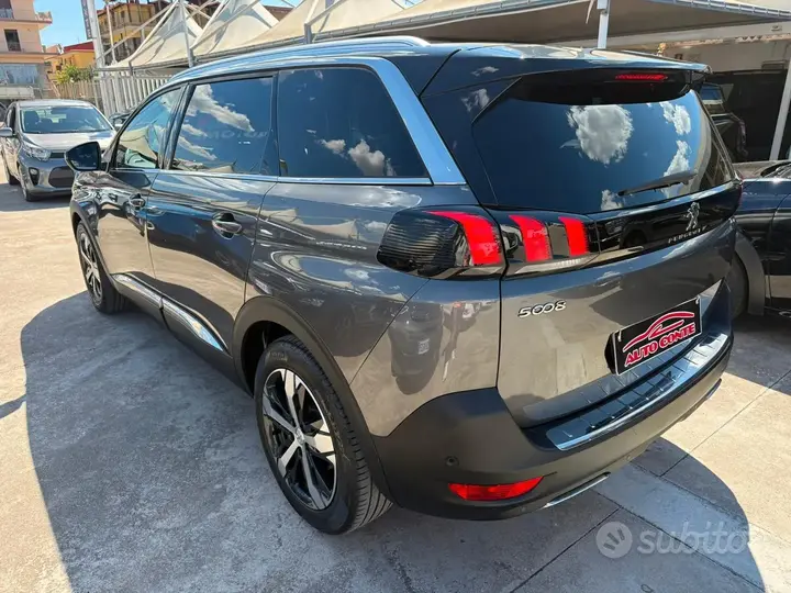 Peugeot 5008 2017 photo 4