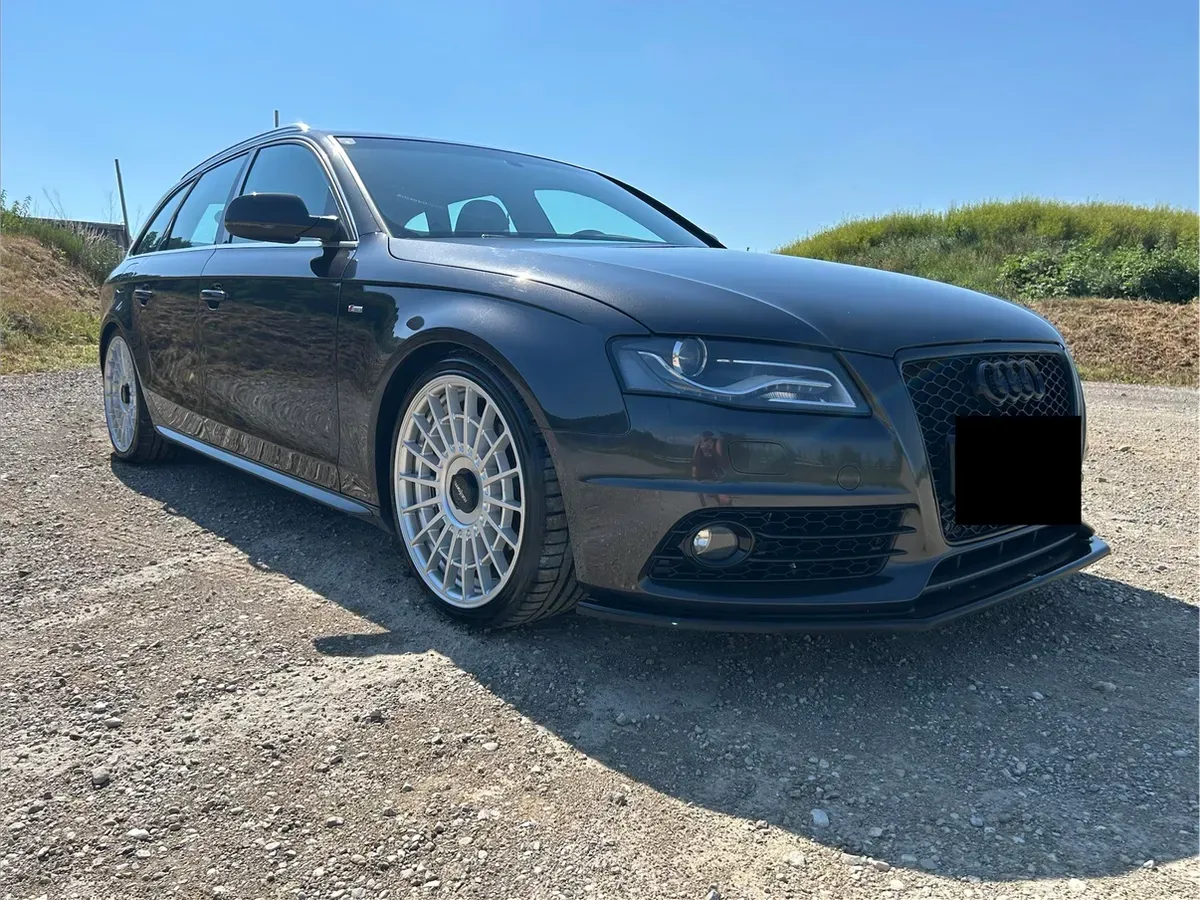 Audi A4 2011 photo 2
