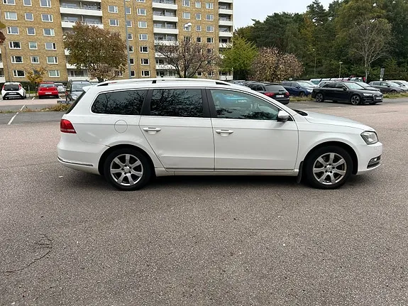 Volkswagen Passat 2012 photo 2