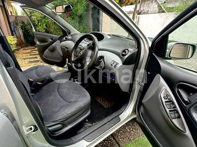Toyota Vitz 2002 photo 4