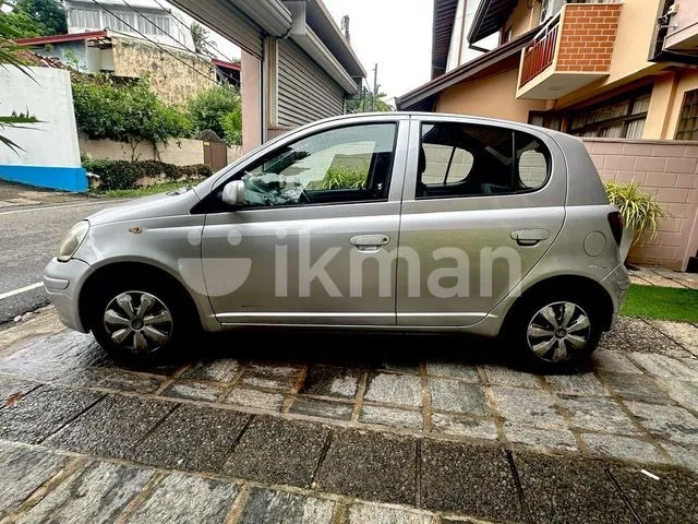 Toyota Vitz 2002 photo 3