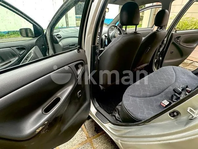 Toyota Vitz 2002 photo 2