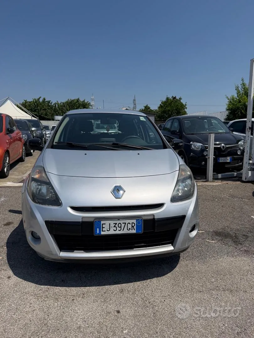 Renault Clio 2011 photo 2