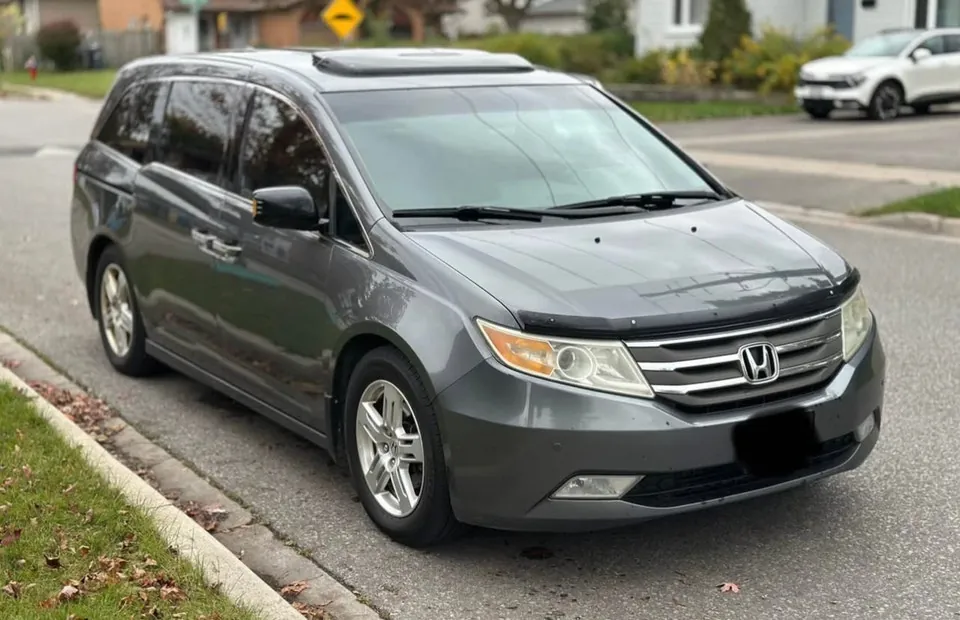 Honda Odyssey 2011 photo 2