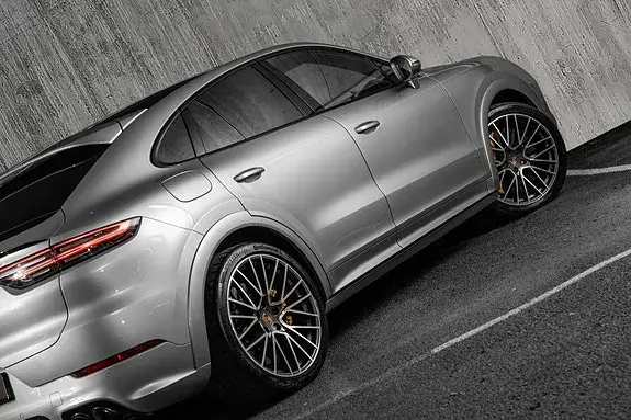 Porsche Cayenne Turbo S 2020 photo 2