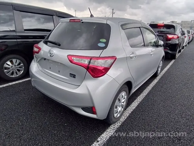 Toyota Vitz 2018 photo 4