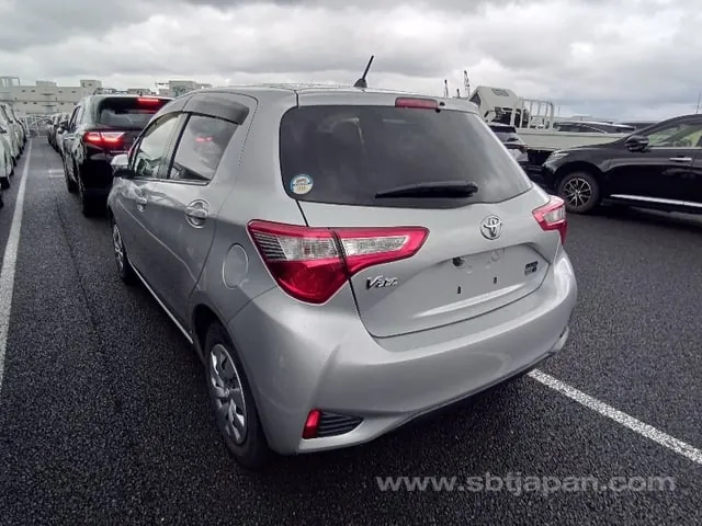 Toyota Vitz 2018 photo 3