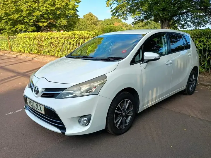 Toyota Verso 2013 photo 3