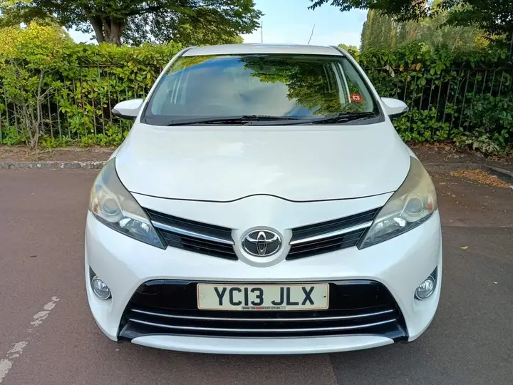 Toyota Verso 2013 photo 2