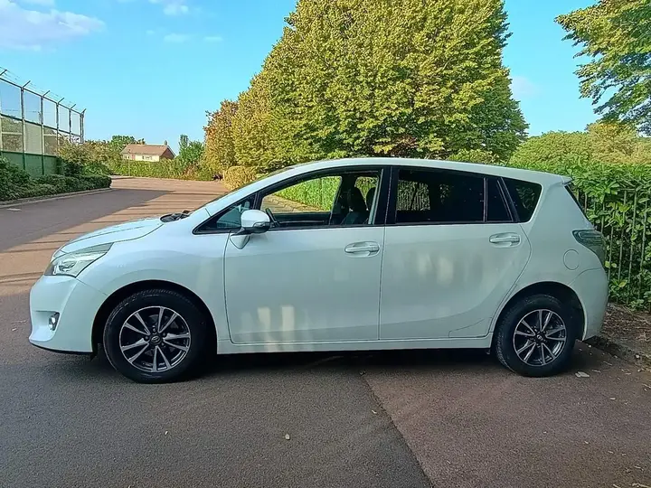 Toyota Verso 2013 photo 4